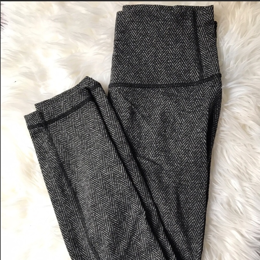 Herringbone LuLu full length leggings.